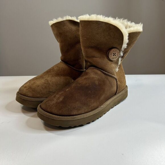 UGG Short Bailey Button Boots Womens 8 Chestnut Suede Shearling Flawed - Picture 1 of 8